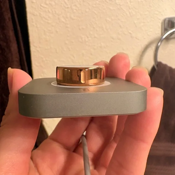 Oura Ring Gen 4 in Rose Gold- Size 7 - Picture 2 of 5